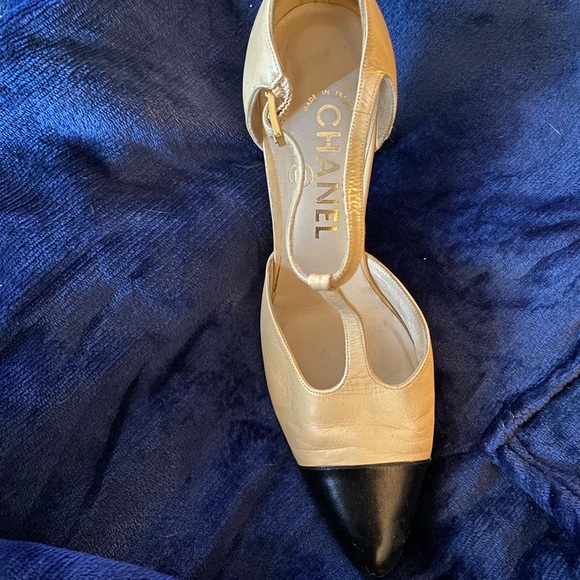 Chanel pointed toe lamb skin tan and dark brown 3 1/2 inch heel - Picture 7 of 12
